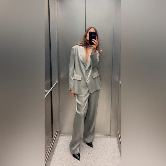Metallic silver pant suit - Picture 1 of 7